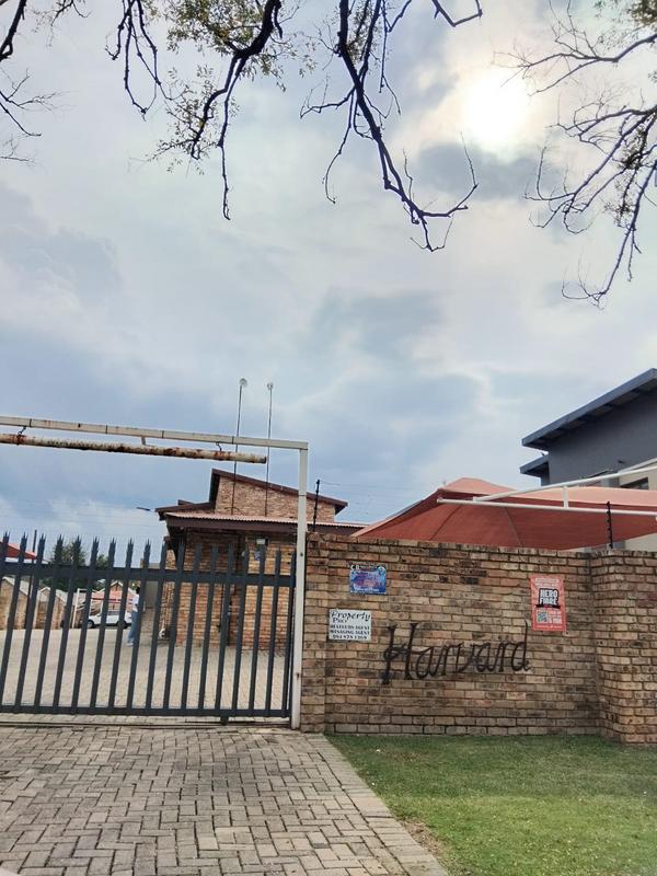 To Let 1 Bedroom Property for Rent in Kannoniers Park North West